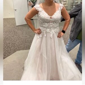 White Sleeveless Sweetheart A-line Wedding Dress